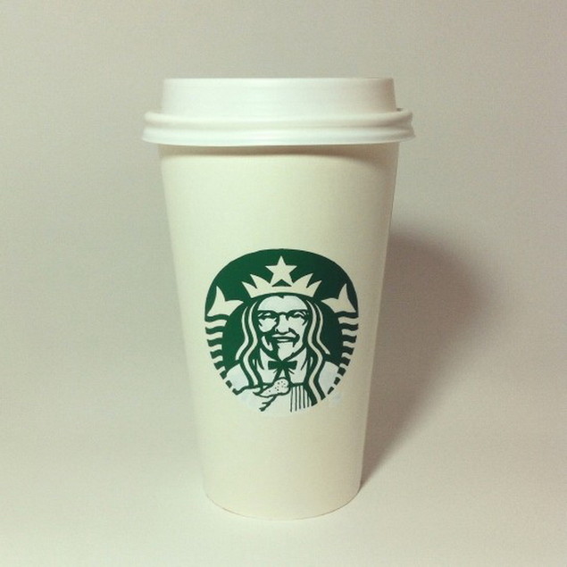Дизайн на стаканчиках для кофе Starbucks