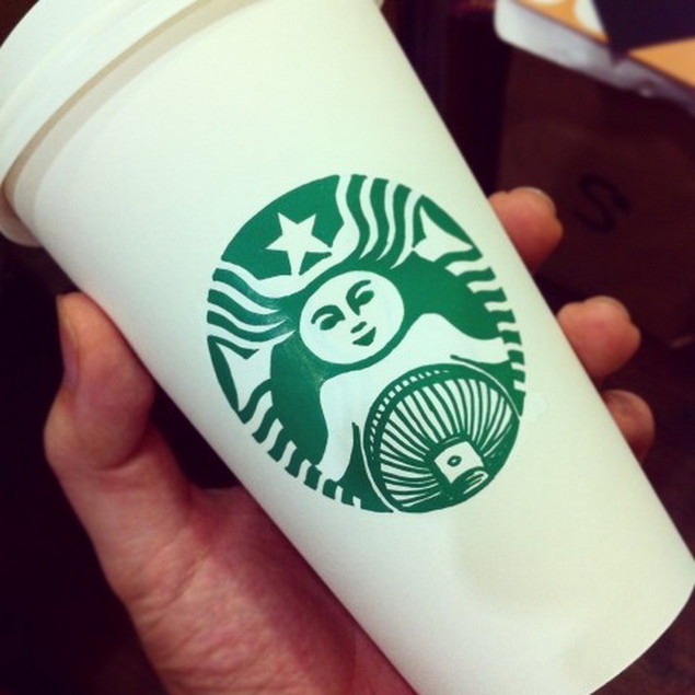 Дизайн на стаканчиках для кофе Starbucks