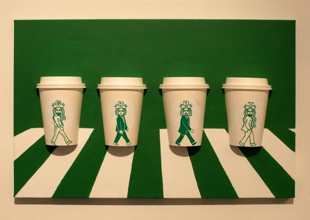 Дизайн на стаканчиках для кофе Starbucks