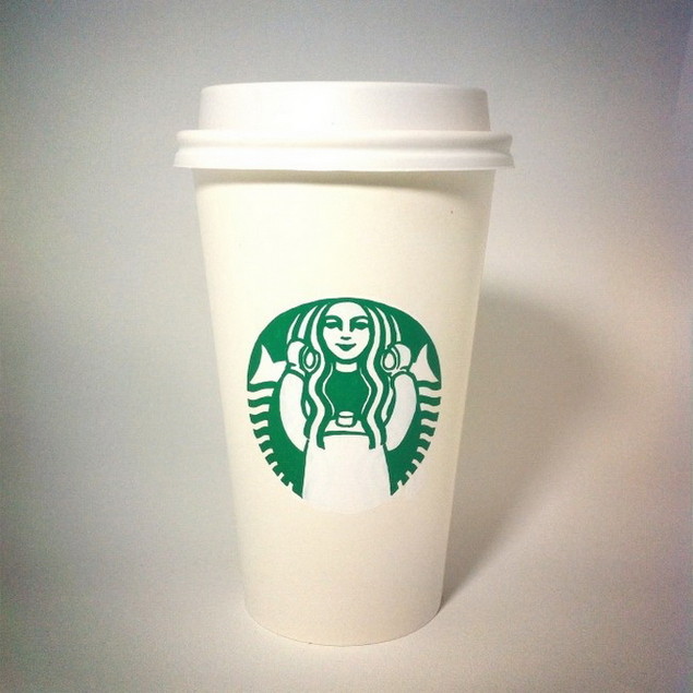 Дизайн на стаканчиках для кофе Starbucks