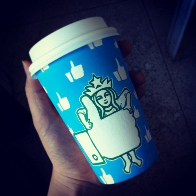 Дизайн на стаканчиках для кофе Starbucks
