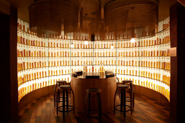 Дизайн бара в стиле Johnnie Walker