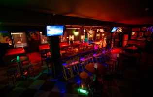 Pride Pub&amp;Karaoke